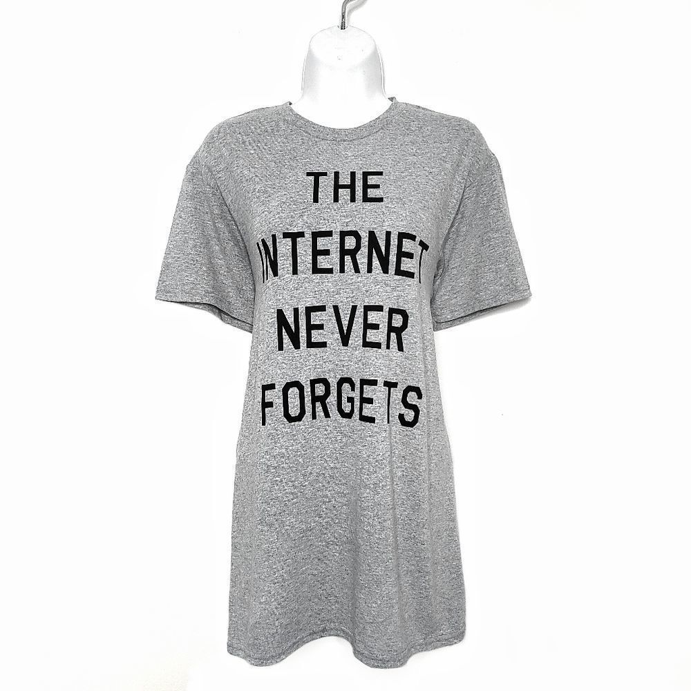3/$15 | The Internet Never Forgets Graphic Tee | S